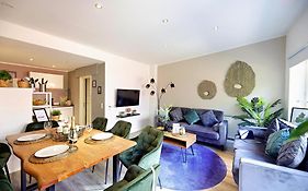 Peaceful City Garden Apartment